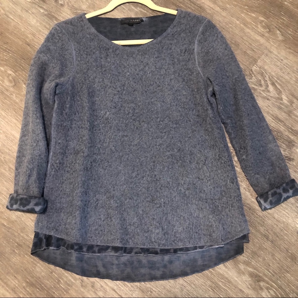 Sweater with leopard detail